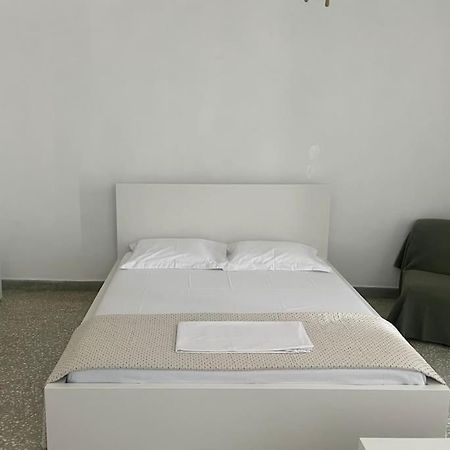 Cozy, Spacious, Newly Renovated Flat In Adamas Exterior foto