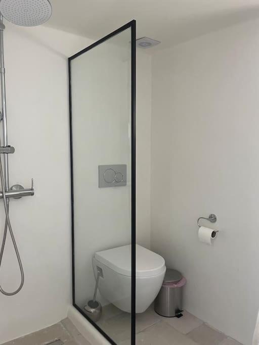 Cozy, Spacious, Newly Renovated Flat In Adamas Exterior foto