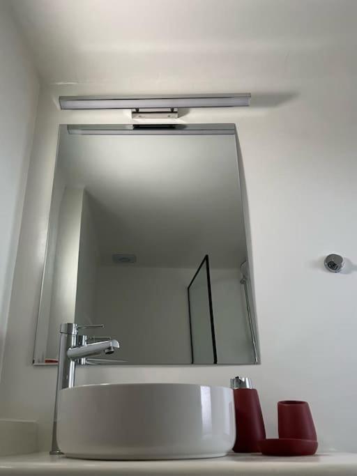 Cozy, Spacious, Newly Renovated Flat In Adamas Exterior foto