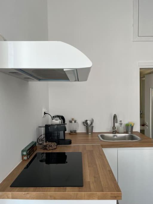 Cozy, Spacious, Newly Renovated Flat In Adamas Exterior foto