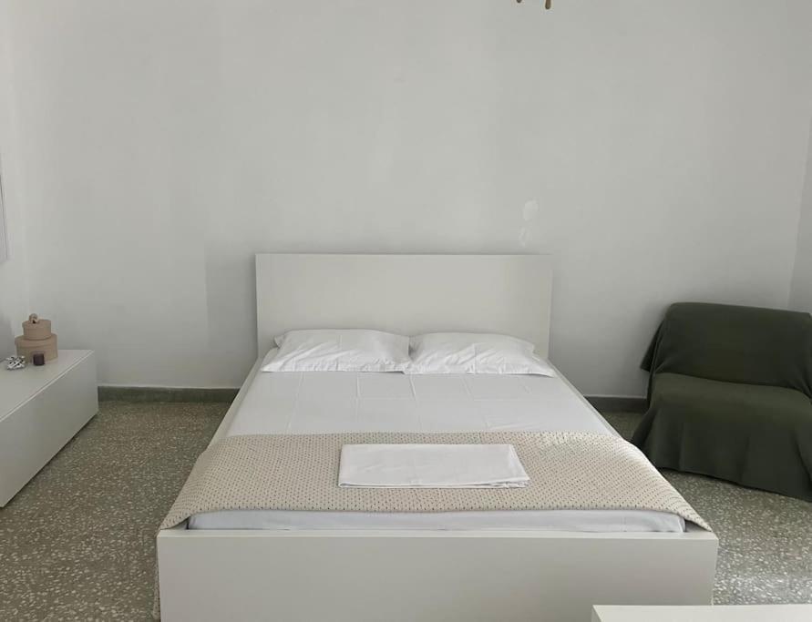 Cozy, Spacious, Newly Renovated Flat In Adamas Exterior foto